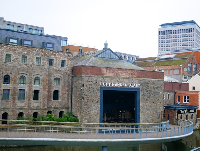 Left handed giant bristol